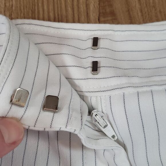 🔹️Apt 9 White Pinstripe Ava Cuffed Dressy Shorts Size 14 - Picture 7 of 9